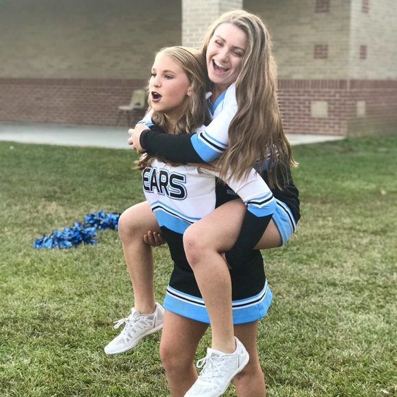 Meet your Posher, Haley - Picture 3 of 5